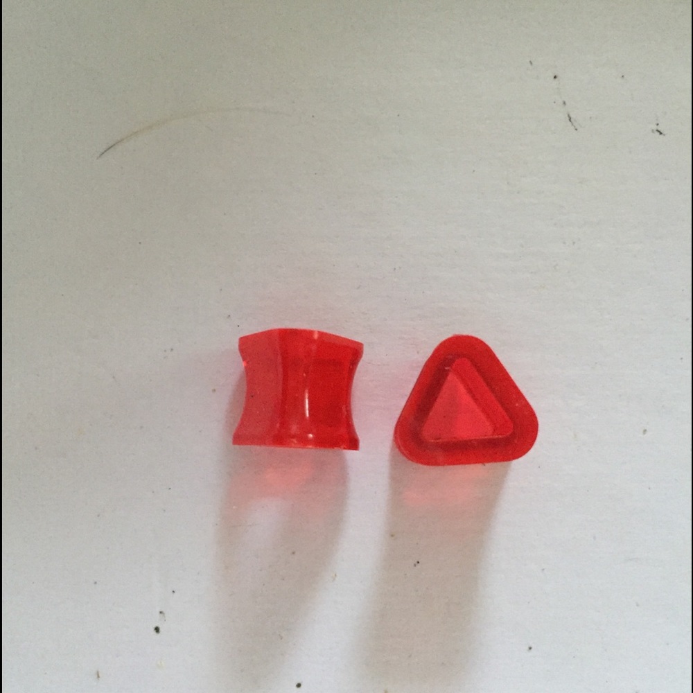 Red triangle size 0 gauges